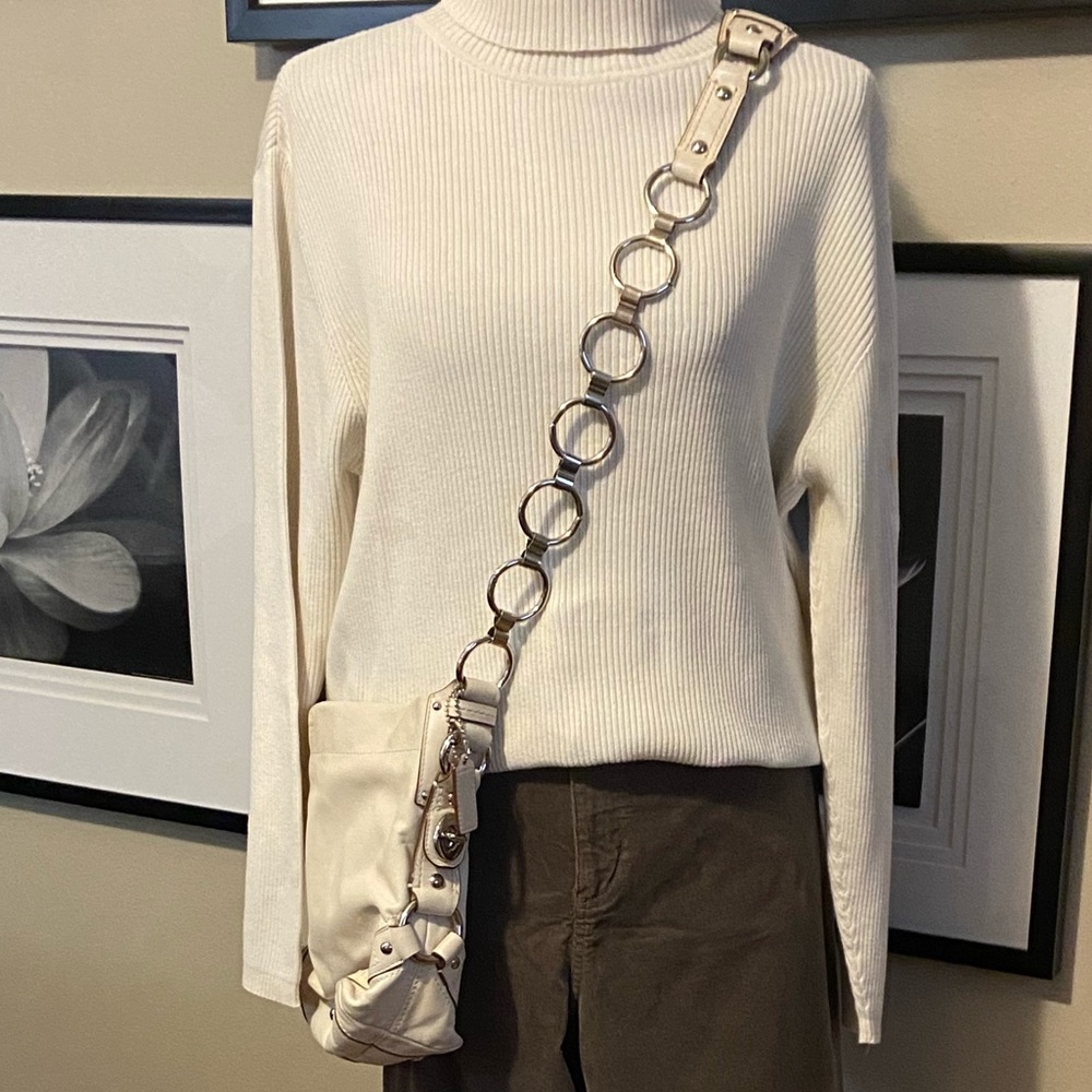 Rare Pre-Loved Coach Crossbody W/Silver Hardware